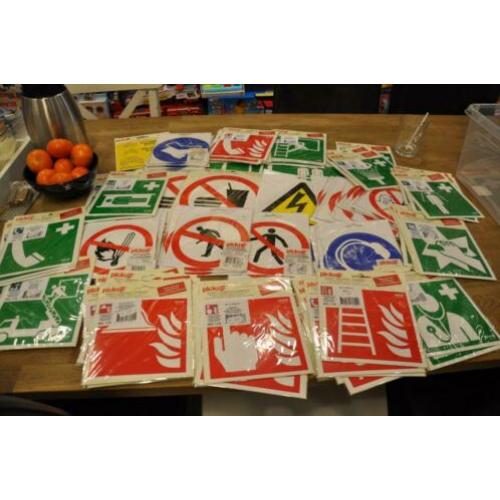 partij grote pictogrammen/ waarschuwings stickers 141 stuks