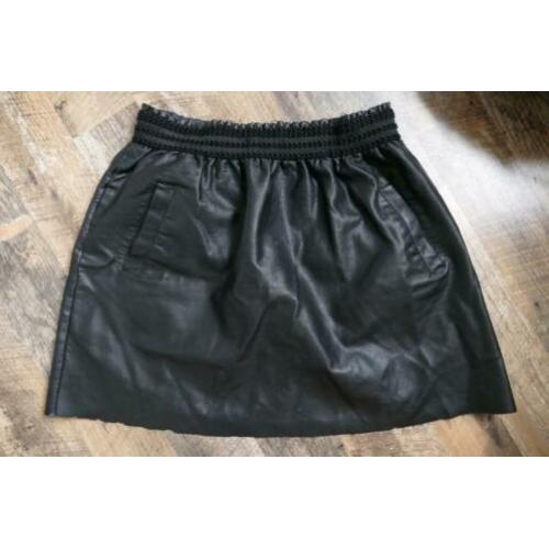 Zwart leren rokje, M