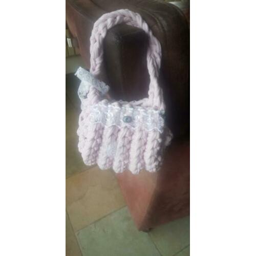 Leuk tasje spaghetti haken rose met kantje