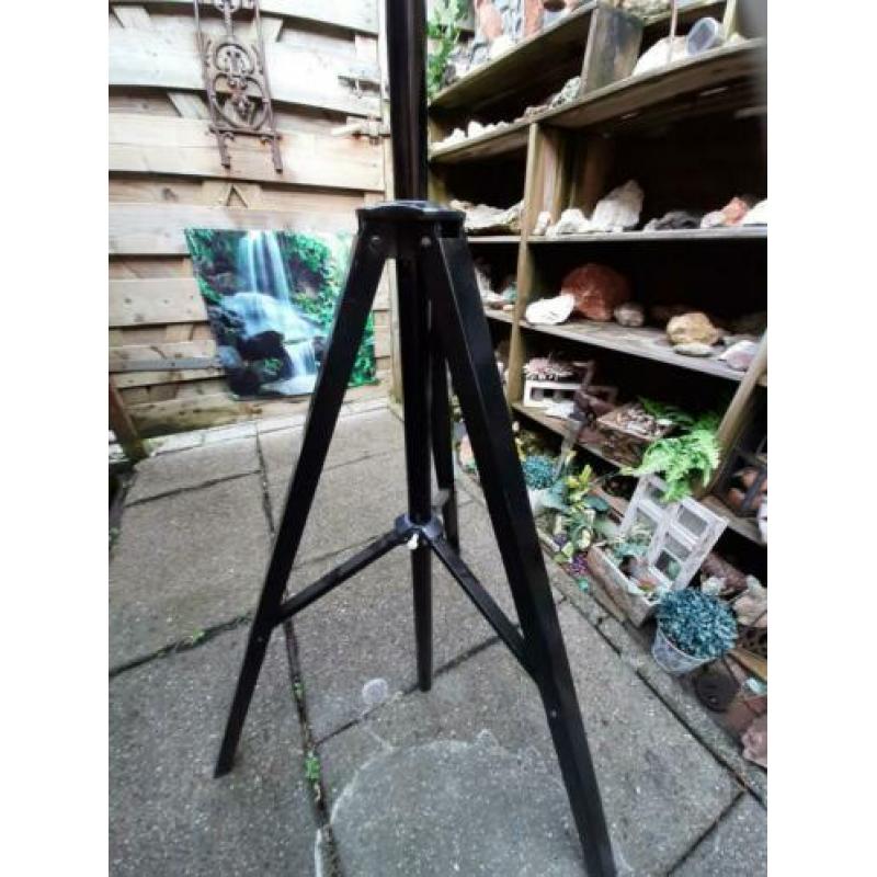 4 grote statieven voor lamp installatie