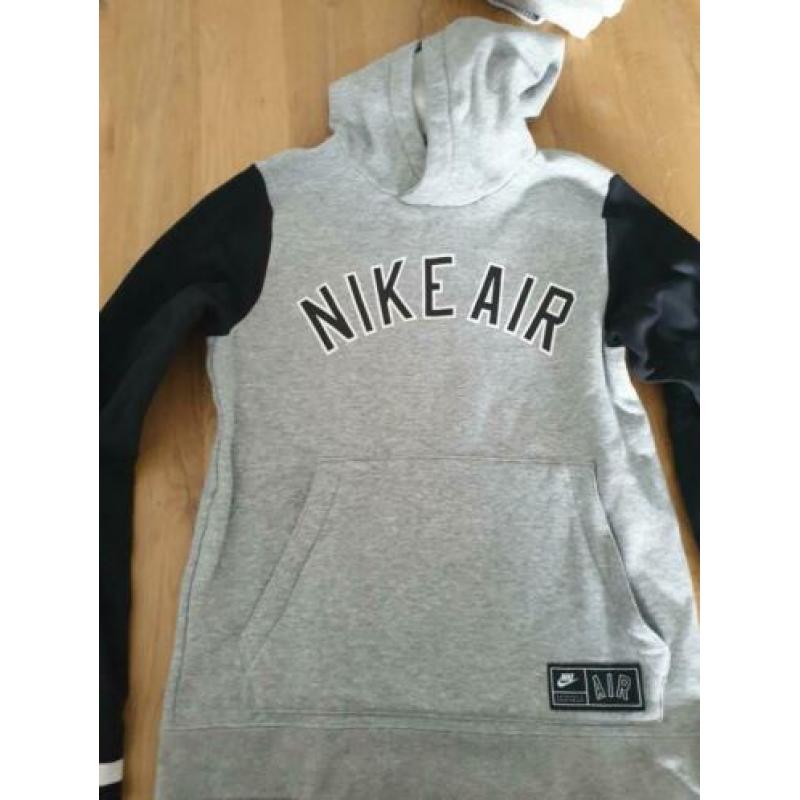 Diversen jongens kleding