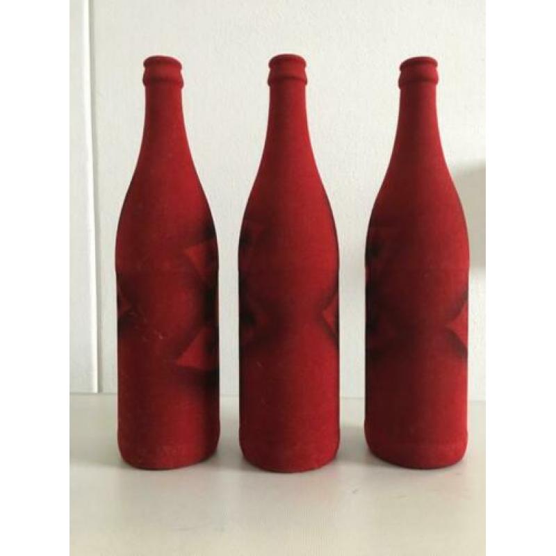 Rood fluwelen wijnflessen met afb. roos 3 voor Valentijn