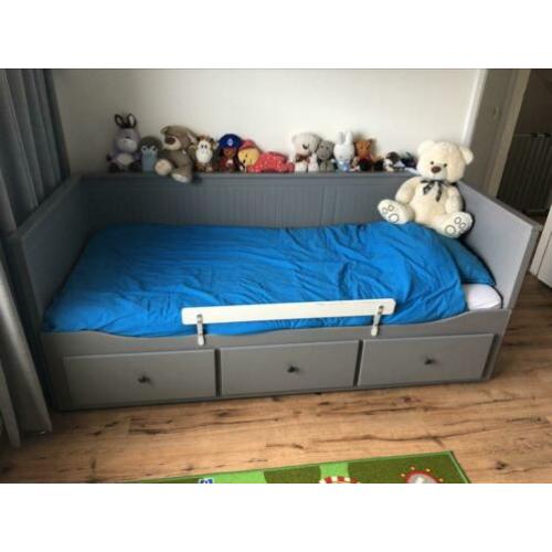 Hemnes bed (ikea)
