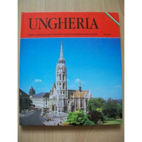 Reisboek over Hongarije in het Italiaans - zo goed als nieuw