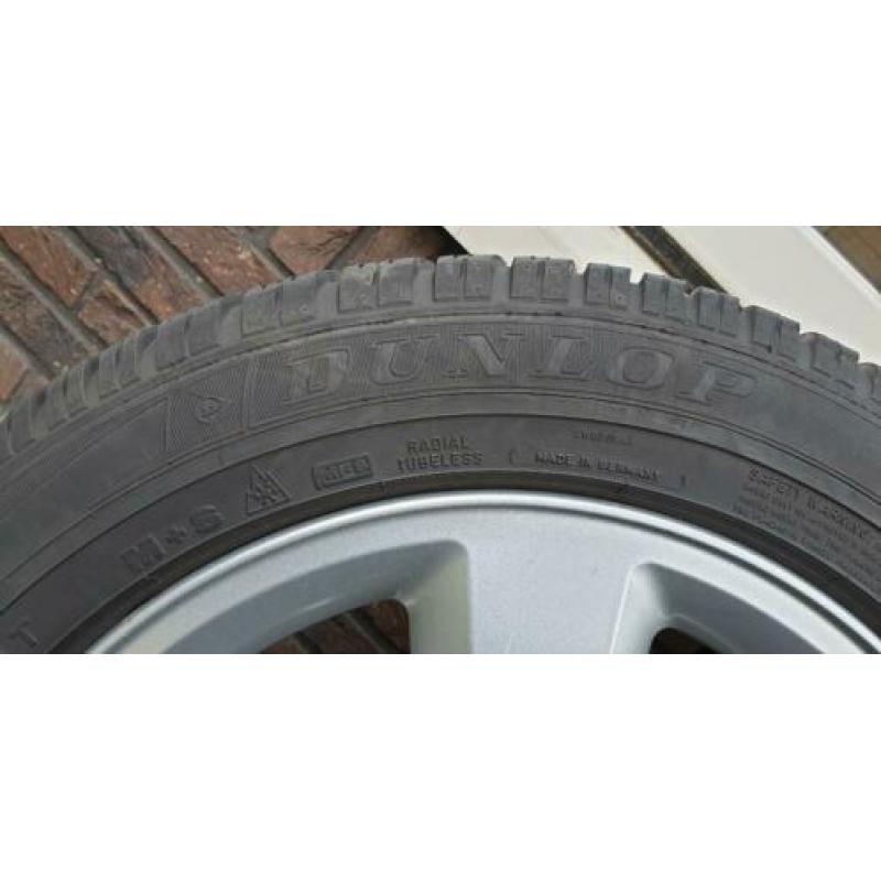 Lichtmetalen velgen 16 inch Ford Focus met Dunlop winterband