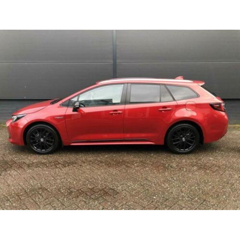 Toyota Corolla Touring Sports 1.8 Hybrid Dynamic Red Black |
