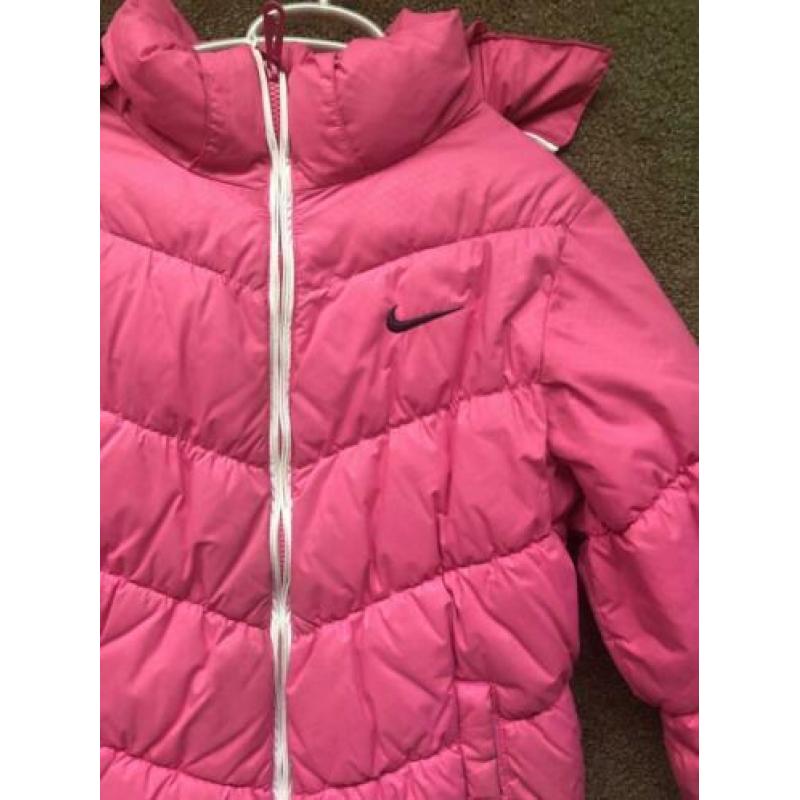 Nike Winterjas Meisje maat152-158(12/13 jaar).Goed als nieuw