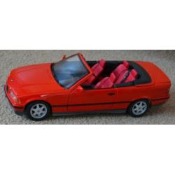 Modelauto BMW 325i Kleur Rood 1:18