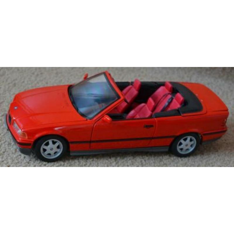 Modelauto BMW 325i Kleur Rood 1:18
