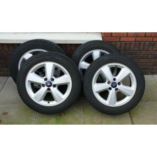 Lichtmetalen velgen 16 inch Ford Focus met Dunlop winterband