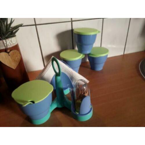 Tafelsetje, 4 bakjes servethouder en prikkerdoosje lepeltje