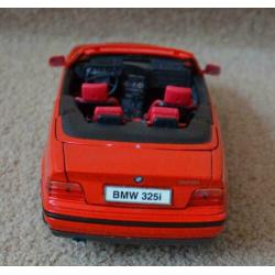 Modelauto BMW 325i Kleur Rood 1:18