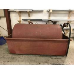 Dieseltank met elektrische pomp en teller.