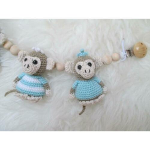 Gehaakte maxi cosi hanger en wagenspanner aapjes