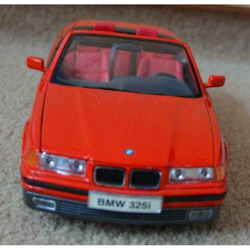 Modelauto BMW 325i Kleur Rood 1:18