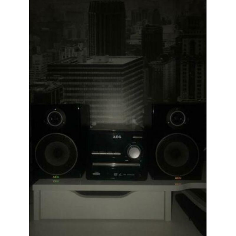 Mooie stereoset, weinig gebruikt. Met cd speler, usb, radio