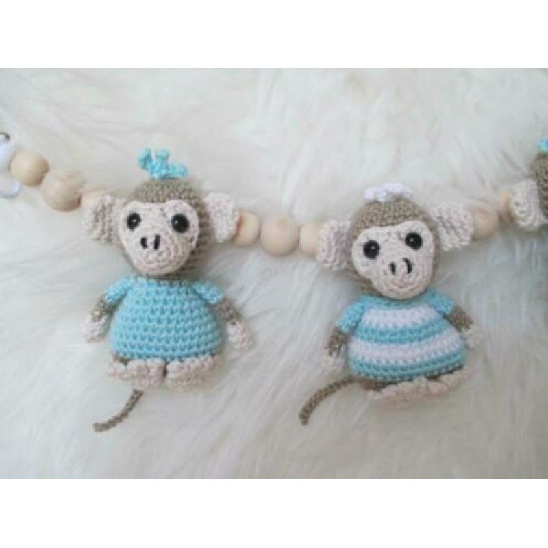 Gehaakte maxi cosi hanger en wagenspanner aapjes