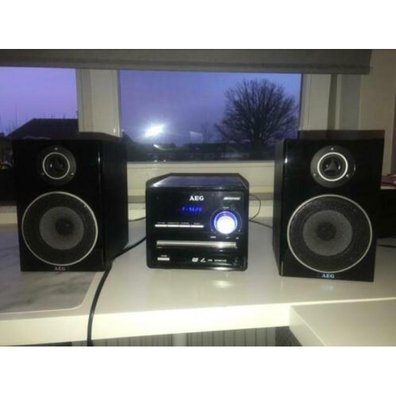 Mooie stereoset, weinig gebruikt. Met cd speler, usb, radio