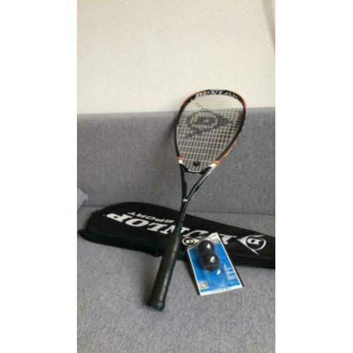 Dunlop Squash racket rarely used. 2 Dunlop balls new