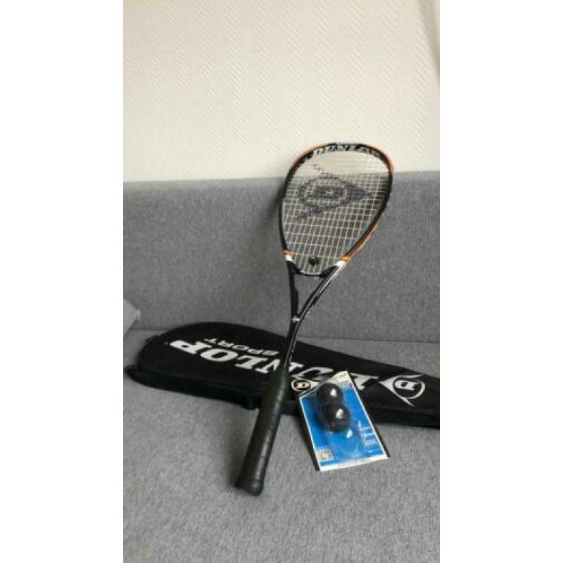 Dunlop Squash racket rarely used. 2 Dunlop balls new