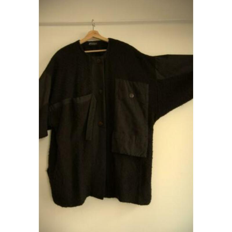 Zwart wollen jasje - grote maten kleding