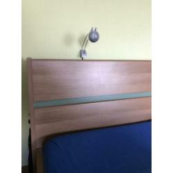 Leuk bed, 160x200. Lichte kersenkleur. Zonder lattenbodems.