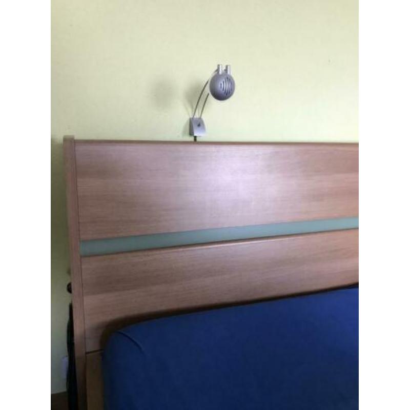 Leuk bed, 160x200. Lichte kersenkleur. Zonder lattenbodems.