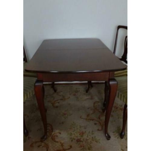 Queen Ann tafel notenhout