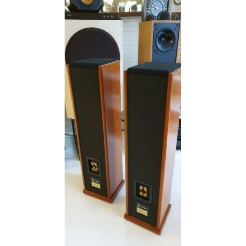 LAMBA JADE II monitors high fidelity wood