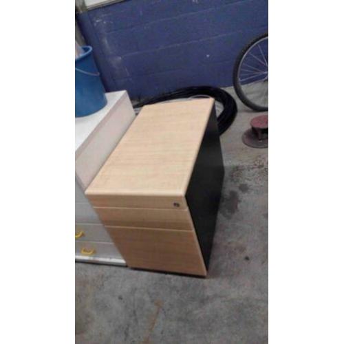 Bureaulade. Ladeblok. Niet verrijdbaar. 3 laden.