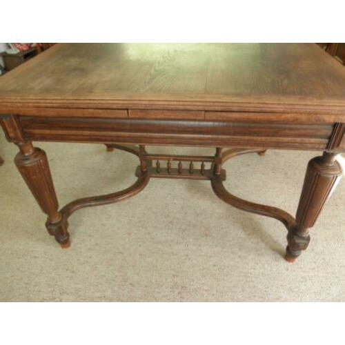 Prachtige eiken houten antieke tafel, uitschuifbaar tot 2 m.
