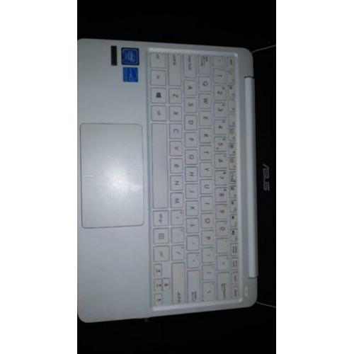 ASUS EeeBooK R209HA-FD0014TS
