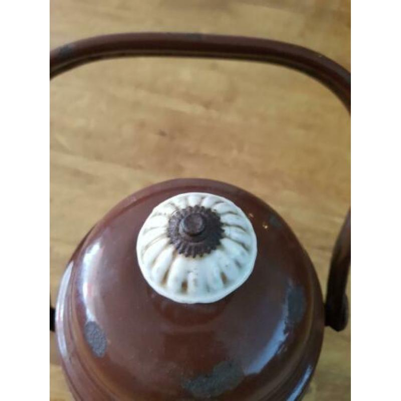 Antiek emaille doofpot/kolenkit met porselein knop