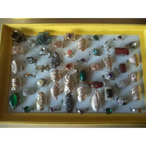 (p112) mix partij ringen, 50 stuks incl display