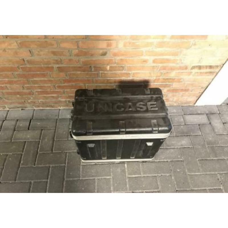 Flightcase van kunststof UNICASE, afneembare deksels