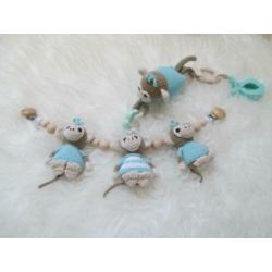 Gehaakte maxi cosi hanger en wagenspanner aapjes