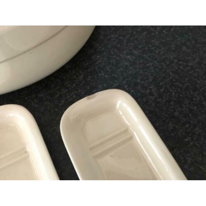 Waskan met kom en zeepschaaltjes