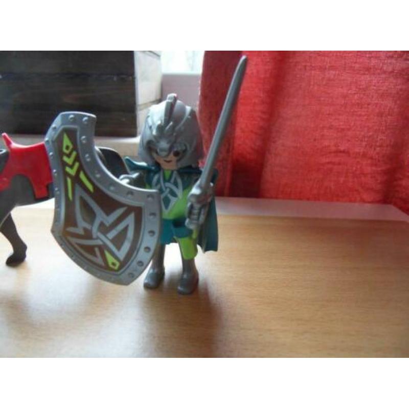 Playmobil 2 groene ridders en grijs paard