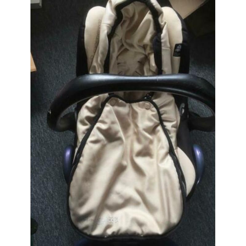 Maxi cosi compleet met bijpassende voetenzak