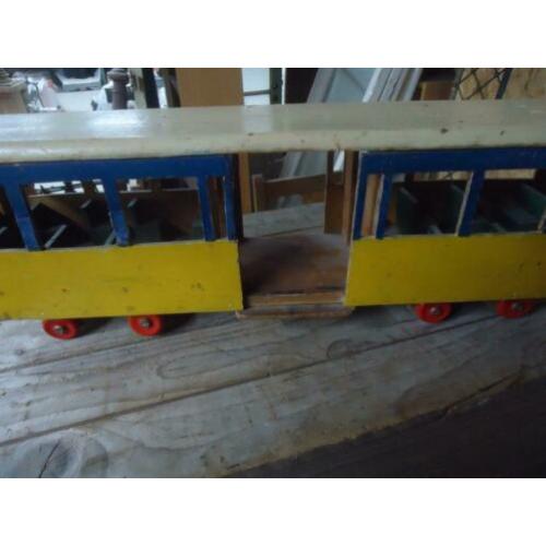 brocante houten speelgoed tram