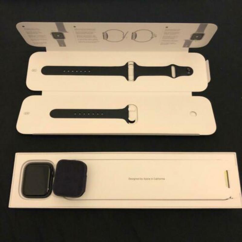 Apple Watch series 5 44mm nog geen maand oud!