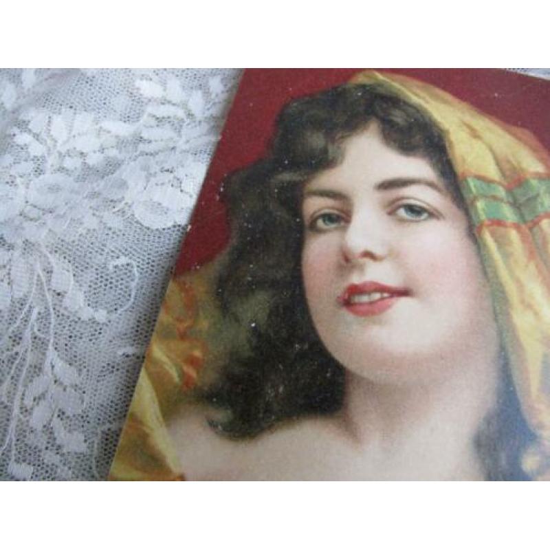 Antieke kaart - dame met geel / groene hoofddoek