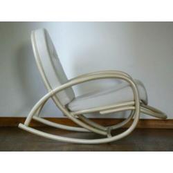 Mooie Vintage Rotan/Leer Schommelstoel plus Rotan Tafeltje