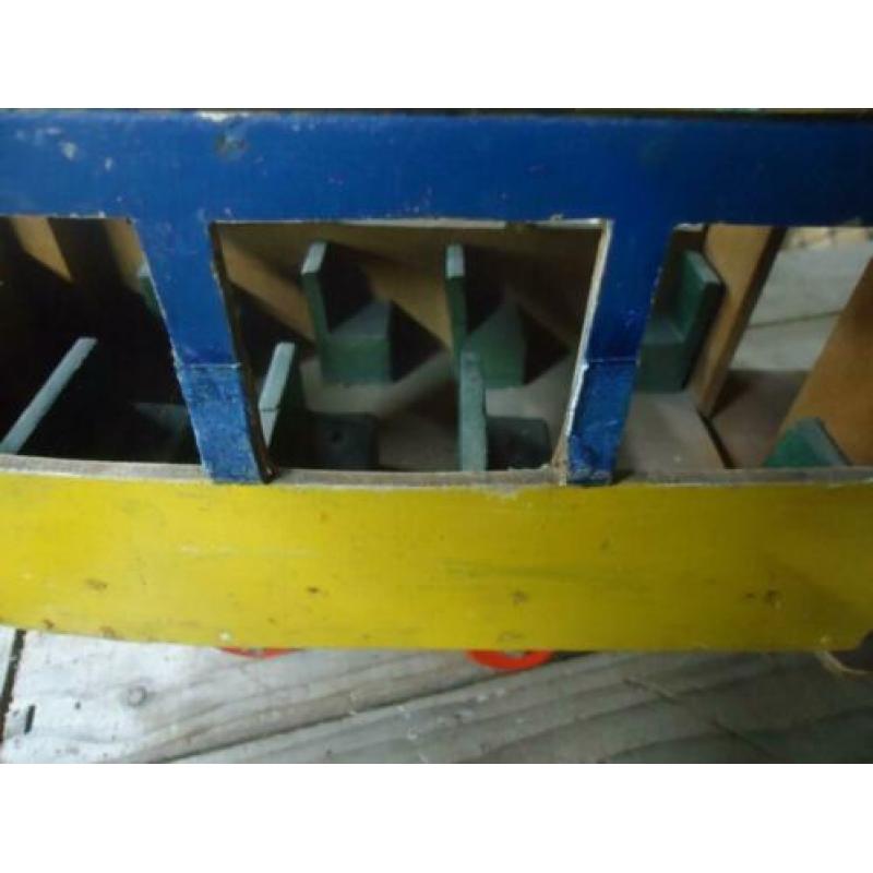 brocante houten speelgoed tram