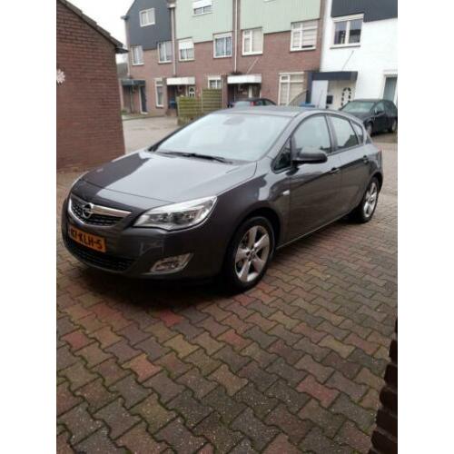 Opel Astra 1.6 5Deurs Airco+cruise 17"lmv+trekhaak