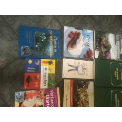 Verzameling boeken kookboeken en paar plantenboeken 35 stuk