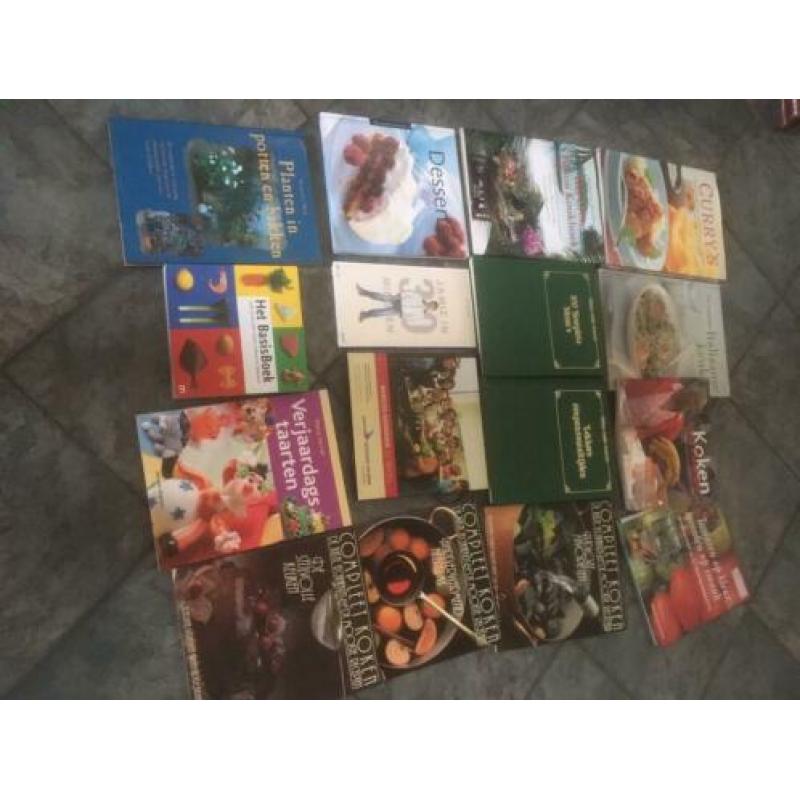 Verzameling boeken kookboeken en paar plantenboeken 35 stuk