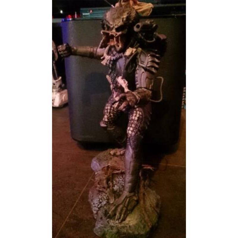 12" inch mcfarlane classic predator. los.