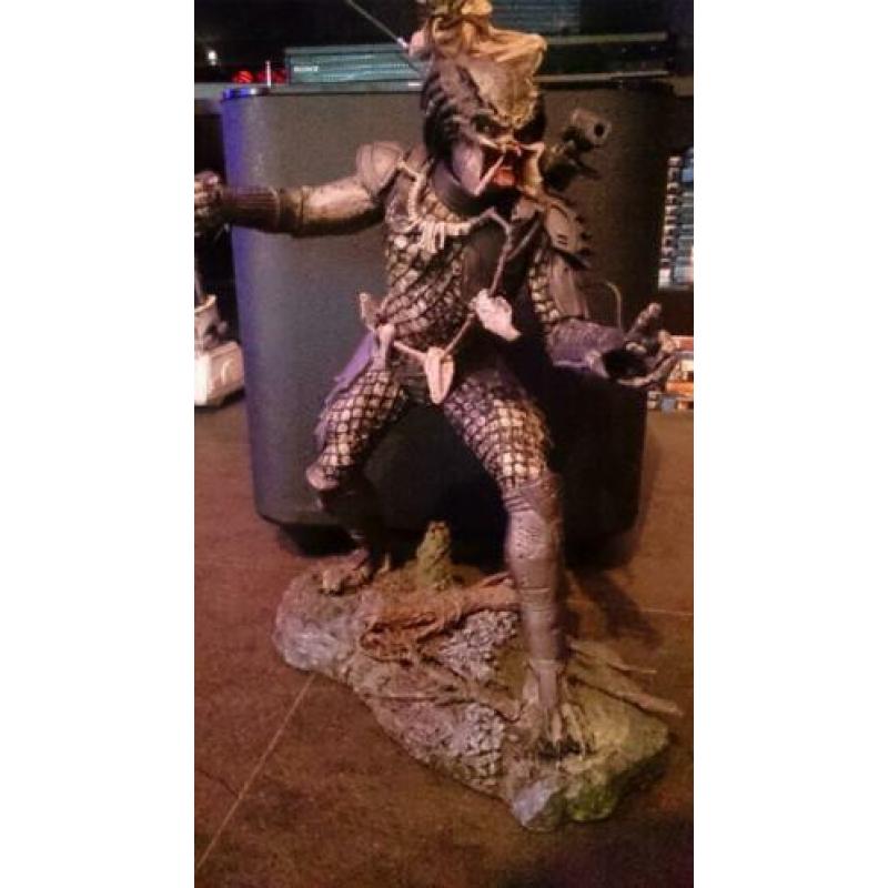 12" inch mcfarlane classic predator. los.