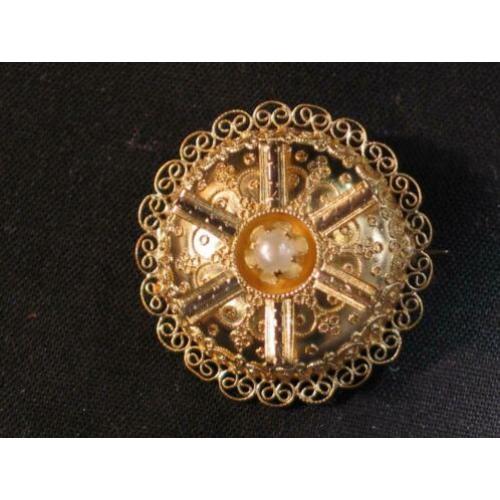 Gouden broche met parel ±1875. 1354